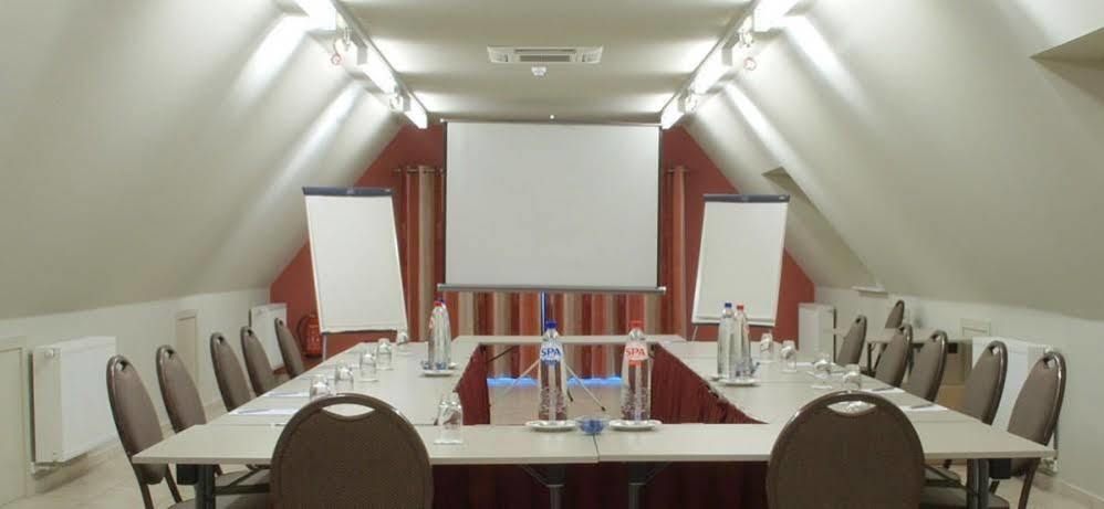 Hotel Du Vieux Cedre, Enghien-belgique 4*